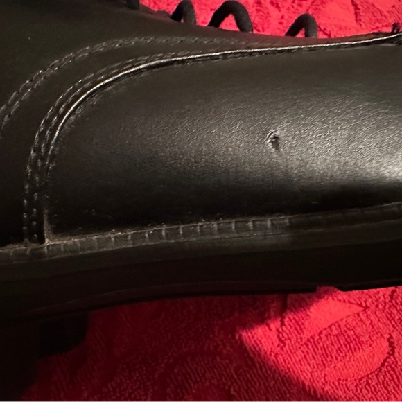 Dexter Black Oxfords with Smooth Leather Upper and Laced Design - Picture 7 of 12
